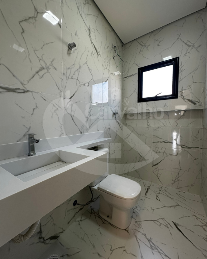 Casa à Venda no Villas do Jaguari – 3 Dorms, Suíte, Área Gourmet e Piscina em Rua Privilegiada de Cajamar - Imagem 2